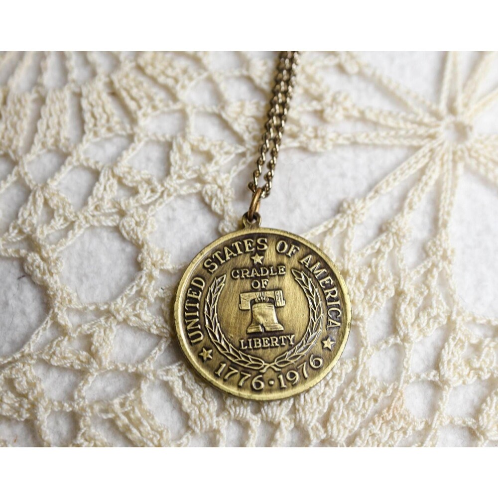 VTG 1776 1976 Boston Tea Party Cradle of Liberty Token pendant necklace Semiquin